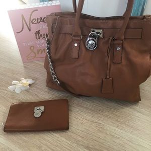 Authentic Michael Kors Hamilton Purse/Wallet Set